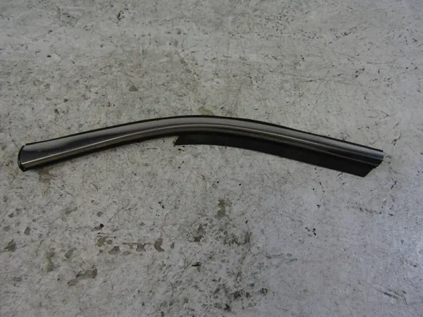 Mazda 3 Garniture Vitre Arrière Gauche OEM BHP2RRL3 image 2