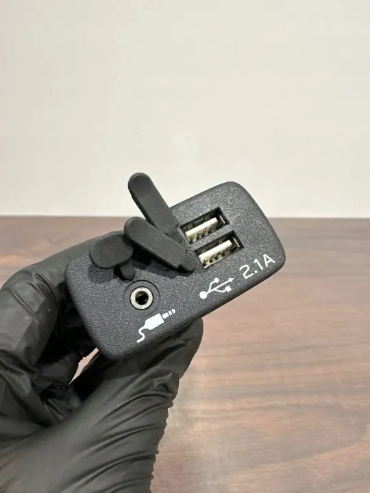 Tomada USB Subaru Ascent OEM 86257VA030 image 6