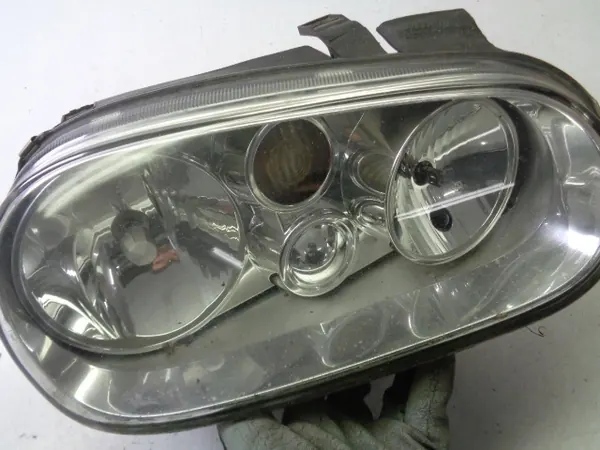 Oikea etuvalo VW Golf IV HB 1.6 image 3