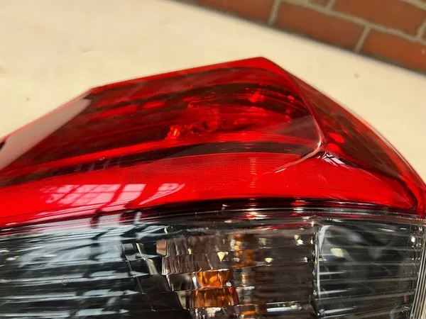 Luz trasera izquierda Nissan X-Trail T32 image 2