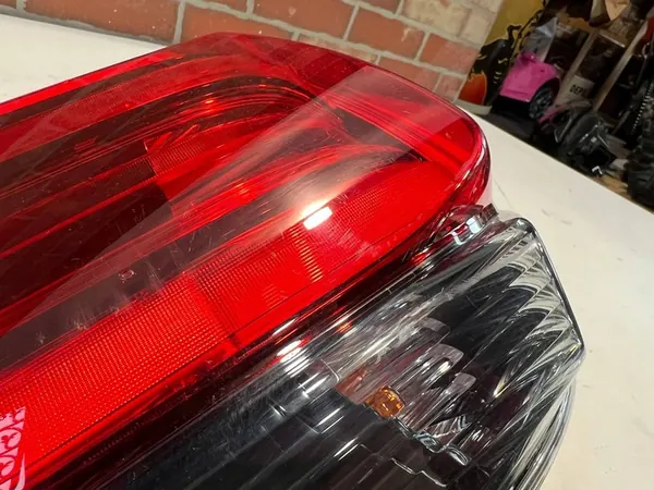 Luz trasera izquierda Nissan X-Trail T32 image 3