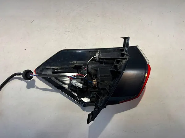 Luz trasera izquierda Nissan X-Trail T32 image 6