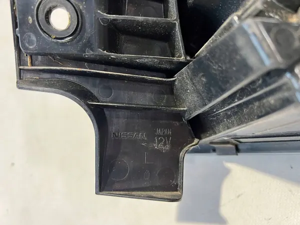 Luz trasera izquierda Nissan X-Trail T32 image 9