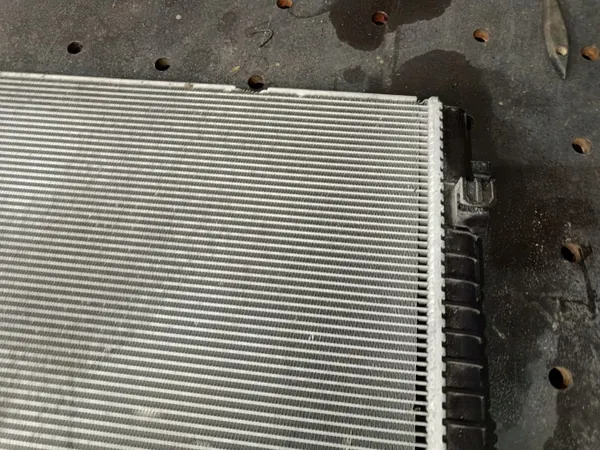 Radiateur de refroidissement OEM 5Q0121251EN pour VW Passat B8 image 3