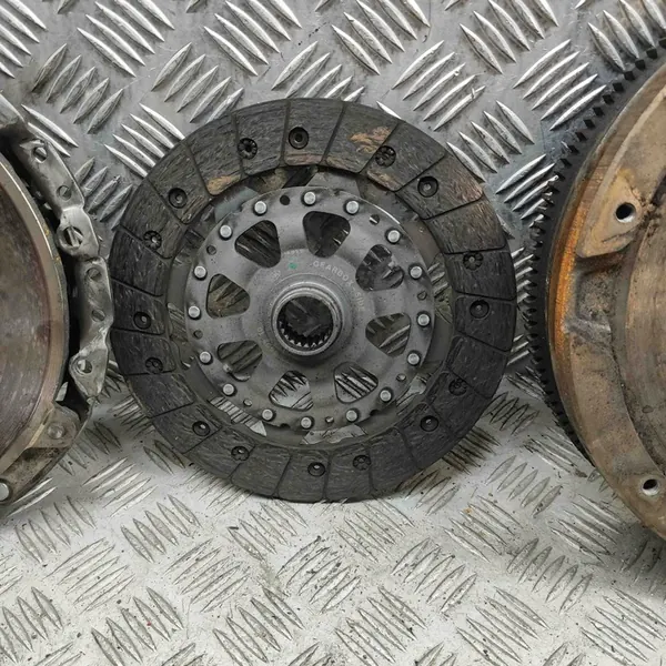 BMW 1 F20 F21 2011 Kytkinsetti image 4