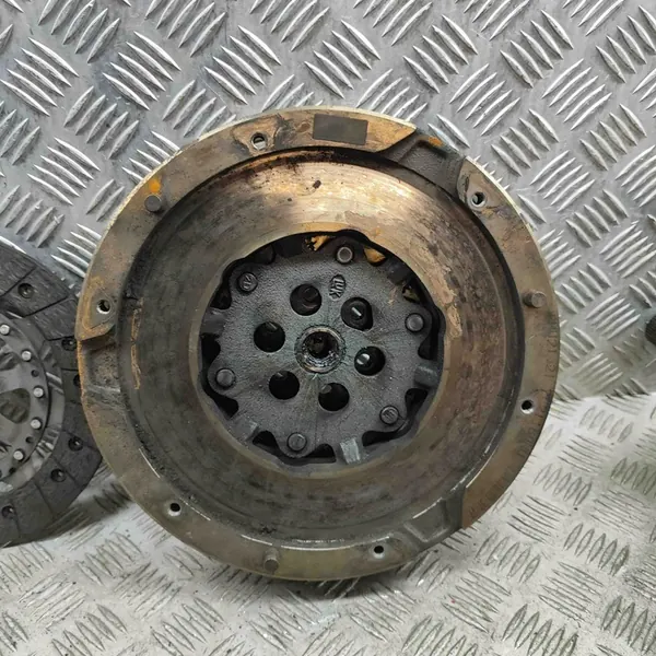 BMW 1 F20 F21 2011 Kytkinsetti image 5