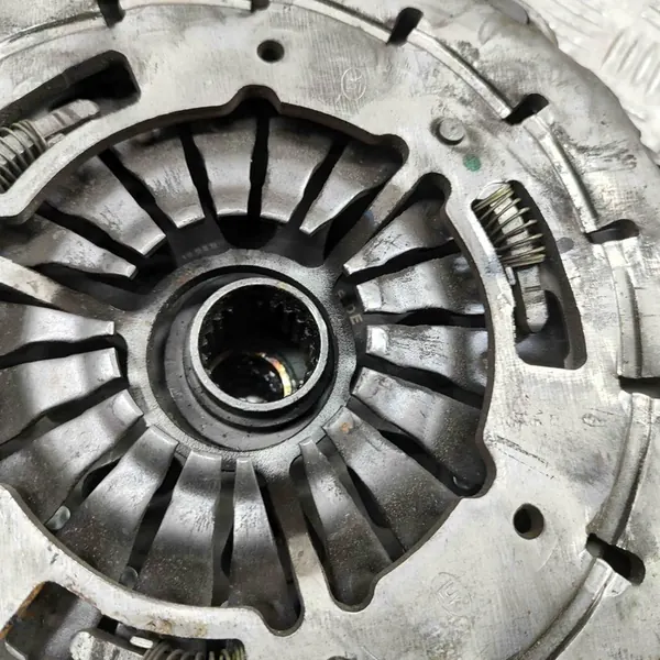 BMW 1 F20 F21 2011 Kytkinsetti image 7