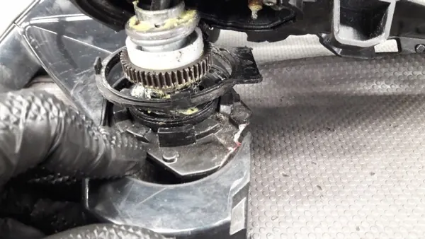 Support de rétroviseur Range Rover L560 - Pièce OEM image 4
