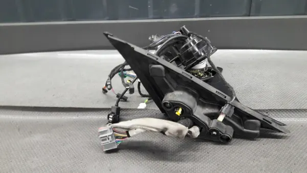 Support de rétroviseur Range Rover L560 - Pièce OEM image 9