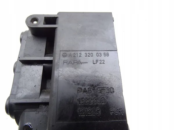 Válvula de suspensão AIRMATIC A2123200358 Mercedes W221 image 6