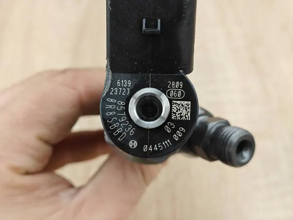 Bränsleinsprutare OEM 8579236 för BMW 2.0D B47D Motor image 5