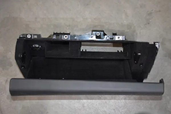 Porsche Panamera 971 passagerarhandskfack OEM 971857095P image 4