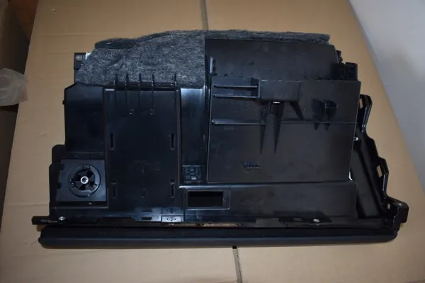 Porsche Panamera 971 passagerarhandskfack OEM 971857095P image 5