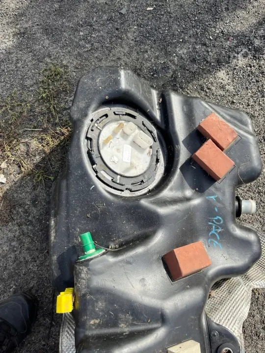 Jaguar F-Pace 2.0 polttoainesäiliö OEM 255925 - Käytetty image 3