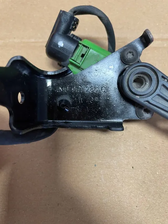 Oikean Ajovalon Tasonsäätäjä OEM 4M0941286C Audi Q7 image 4