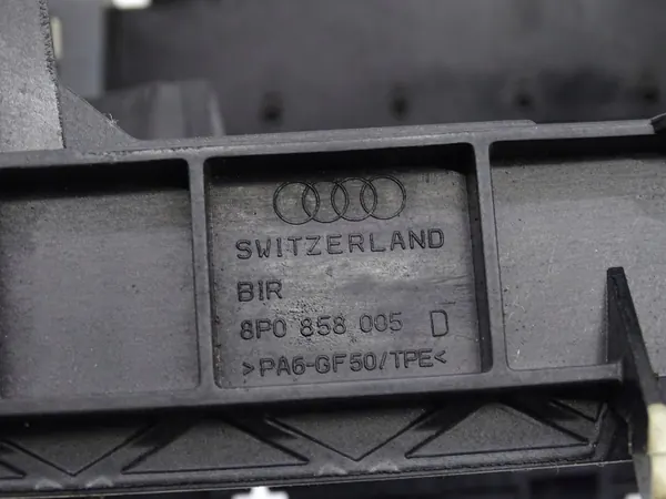 OEM 8P0858005D Radio Ram för Audi A3 8P Lift image 6