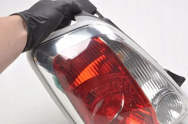 FIAT 500 Luz Trasera Izquierda OEM 51885549 image 3