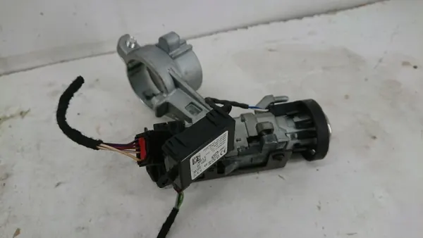 Opel Astra J Immobiliser OEM 13334628 13328668 image 4