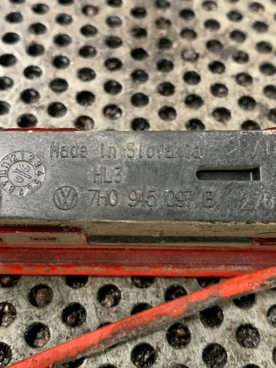 Terceira Luz de Freio VW T5 image 3