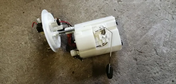 Kia OE 31110-1R200 Polttoainepumppu - Käytetty image 3