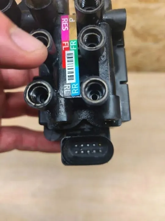 Módulo suspensión aire Porsche OEM 971616013C image 4