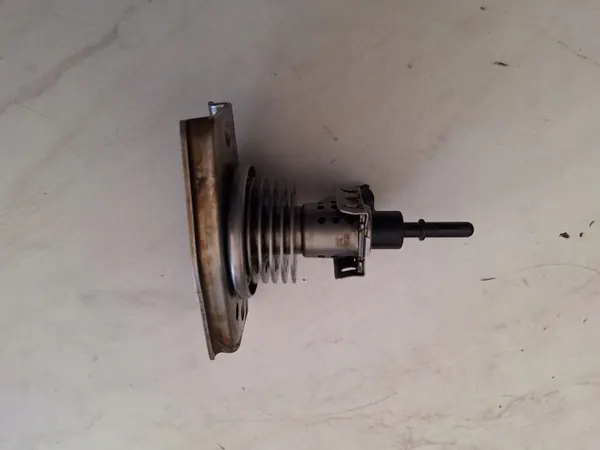 Injecteur AdBlue Opel Zafira C OEM 55594059 1.6 CDTI image 2