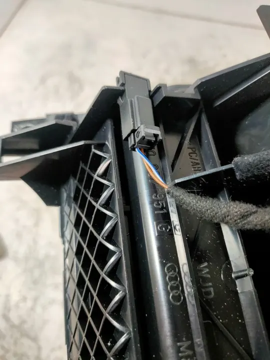 Askkopp Audi OEM 8E0857951G 2-DIN för A4 B6/B7 image 4