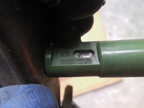 Trilho de combustível 1.8 VVTI Toyota Avensis T25 image 3