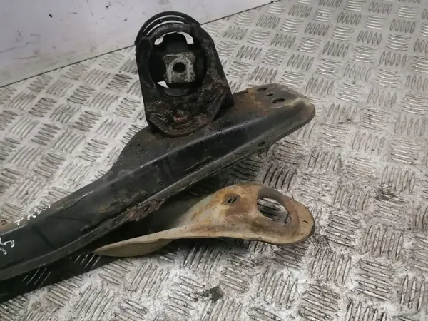 Toyota Avensis T250 Voorste hulpframe OEM AMD182597 image 4