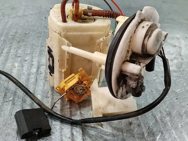 Brandstofpomp Mercedes-Benz A-Klasse W168 1.6 B A1684704094 image 3