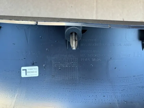 Tesla Model Y OEM 1497740-00-D Schweller Set image 3