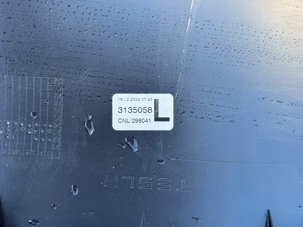 Tesla Model Y OEM 1497740-00-D Schweller Set image 4