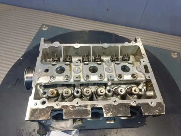 Culata Motor SKODA OEM Wrakowisko-28117- Usado image 3
