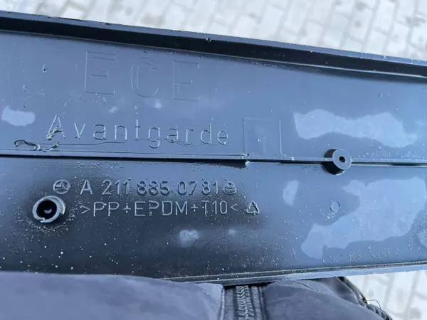 Mercedes E-luokan Kilvenkehys OEM A2118850781 image 3