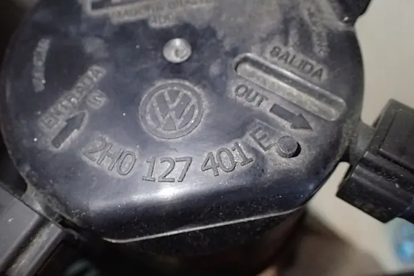 VW Amarok 2.0 TDI Bränslefilter 2H0127401E image 4