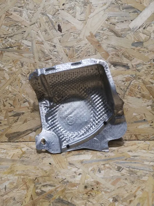 Mercedes W206 warmteschild OEM A2064712000 image 2