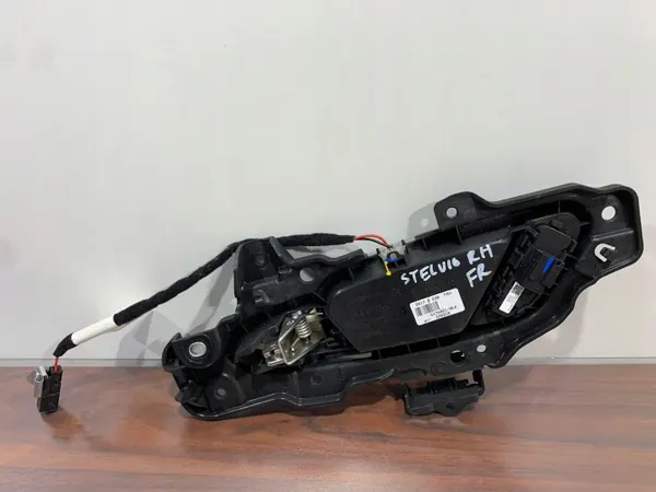 Alfa Romeo Stelvio 160006681 Puxador interior dianteiro direito image 4