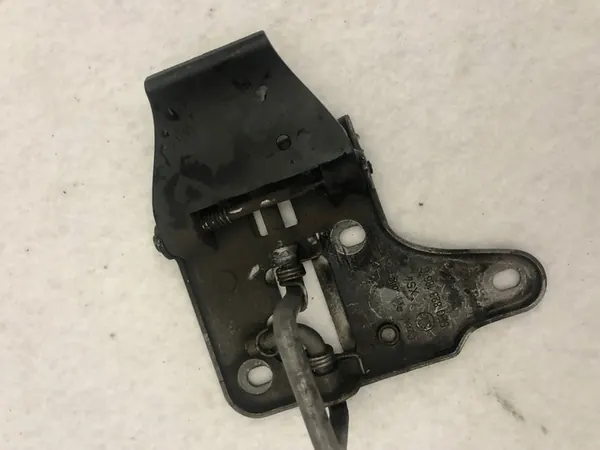 Skoda Haubenverschluss 5E0823186C image 3