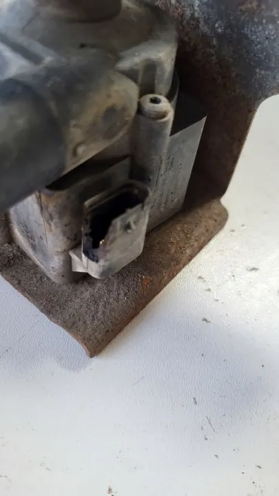 Mitsubishi OE Vattenpump OEM 7806A006 - Begagnad image 3