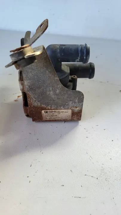 Mitsubishi OE Vattenpump OEM 7806A006 - Begagnad image 5