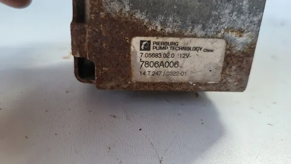 Mitsubishi OE Vattenpump OEM 7806A006 - Begagnad image 6