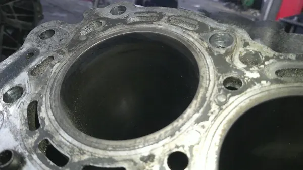 Motorblok Mercedes 3.0 V6 OEM R6428105 image 6