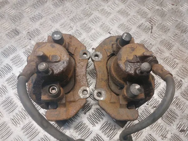 Discos e Pinças de Travão Dianteiros Usados Volvo V50 image 8