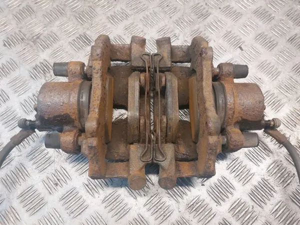 Discos e Pinças de Travão Dianteiros Usados Volvo V50 image 9