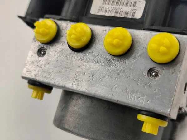 Bomba ABS OEM 56110-80J20 para Suzuki - Usada image 4