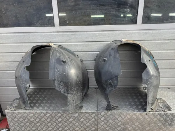 Para-lamas Dianteiros Esquerdo & Direito Skoda Enyaq IV OEM 5LA809962 5LA809961 image 2
