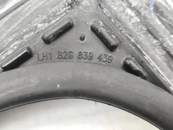 Raamrubber linker achterdeur Audi A1 2019 OEM 82g839439 image 3