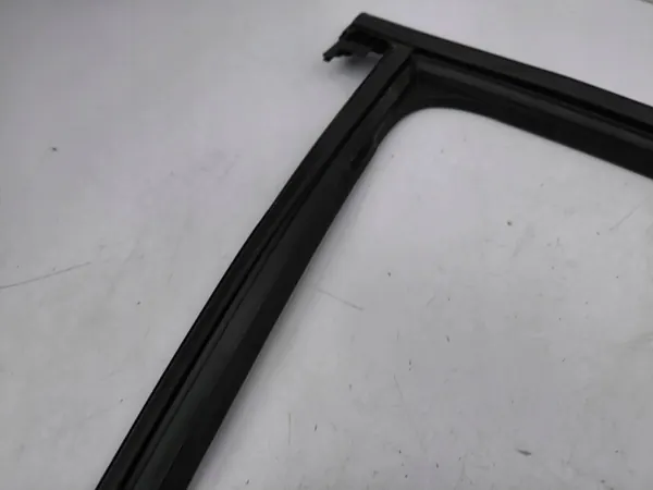 Raamrubber linker achterdeur Audi A1 2019 OEM 82g839439 image 5