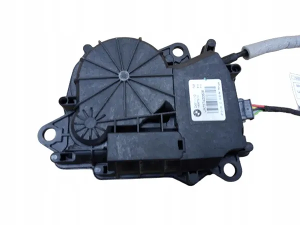 BMW X1 F48 Tavaratilan Lukkomekanismi OEM 163672 737400608 image 4