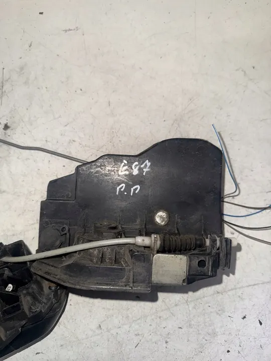 BMW 1 E87 Främre Höger Dörrlås 7167074 image 2